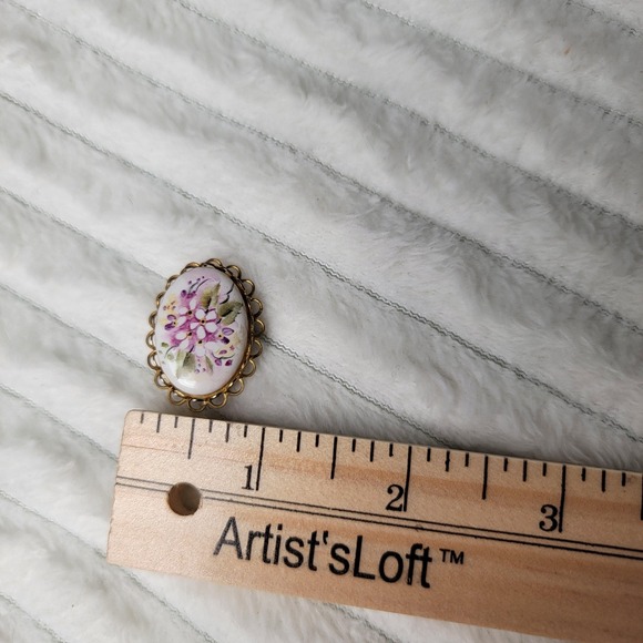 Vintage Hand-Painted Floral Porcelain Brooch: Gold Tone Cottagecore Pin - Picture 8 of 9